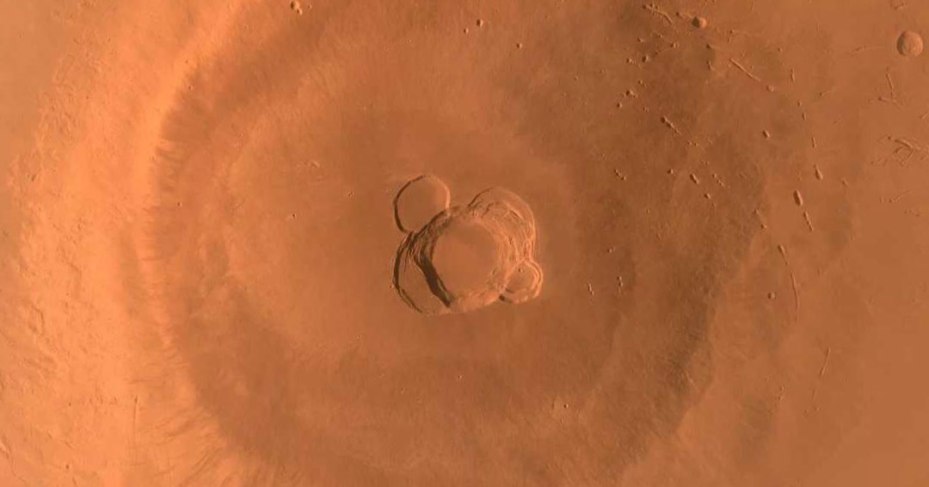 El volcán gigante Ascraeus Mons de Marte
