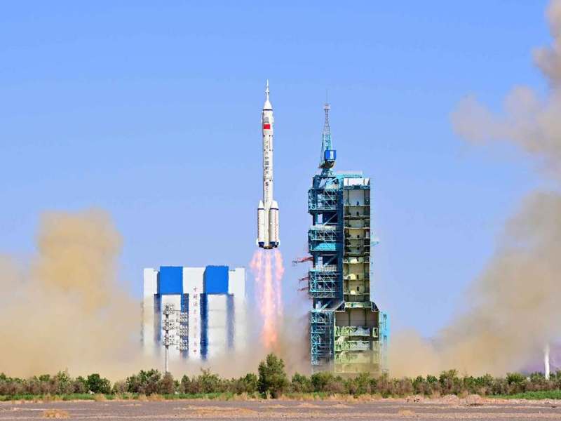 La misión tripulada china Shenzhou-14 despega con éxito
